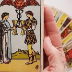 Cómo hacer una tirada de tarot para tomar decisiones