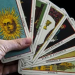 Cómo interpretar una tirada de tarot sobre relaciones